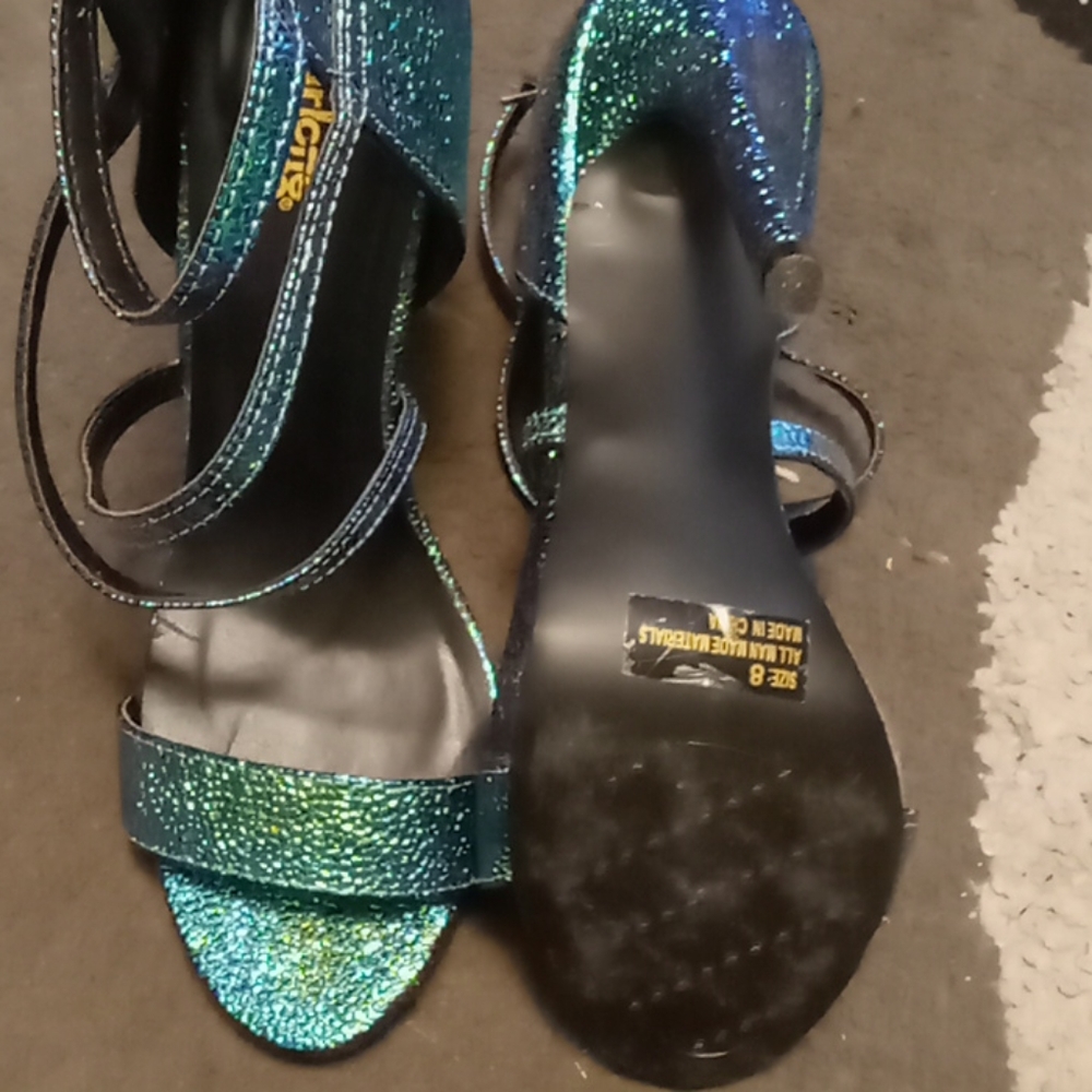 Shoes - Picture 2 of 4